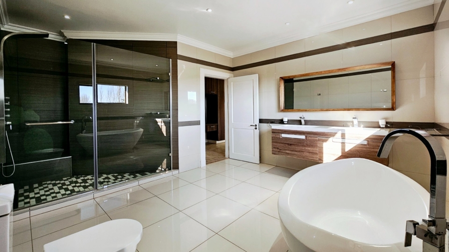 5 Bedroom Property for Sale in Kiepersol Free State